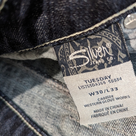 Silver Jeans Tuesday W30 L33 Dark Wash Flare Jeans - Picture 4 of 7
